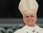 Pope Leo XIV gestures at the end of his inaugural Mass in Saint Peter's Square, at the Vatican May 18, 2025. REUTERS/CLAUDIA GRECO/Claudia Greco
