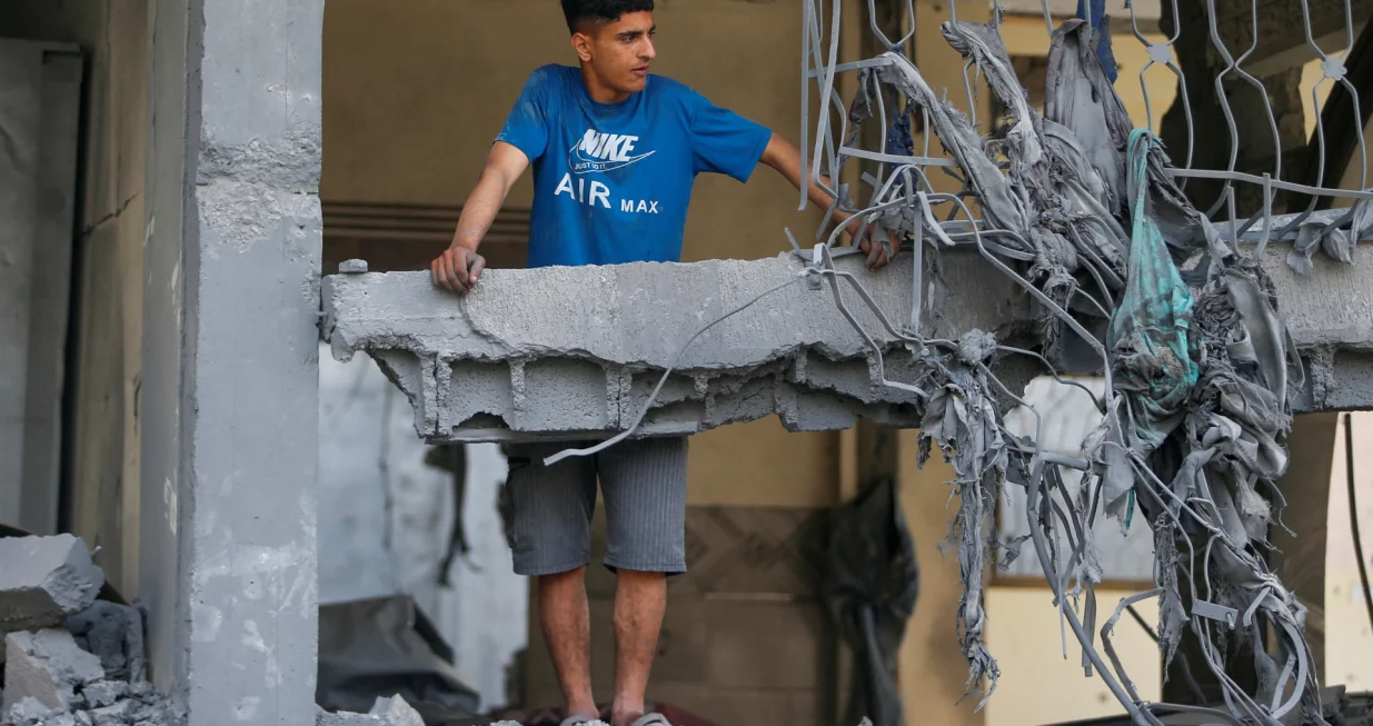 A Palestinian man looks from the damaged house in the aftermath of an Israeli strike, in Jabalia, northern Gaza Strip May 18, 2025. REUTERS/Mahmoud Issa/Mahmoud Issa