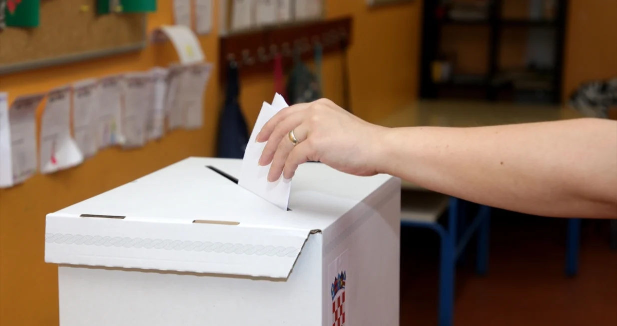 Izbori u Hrvatskoj, izbori za Evropski parlament, glasanje, glasački listić, glasačka kutija, Hrvati iz BiH glasanje/Anadolija/