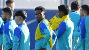 epa10377079 FC Barcelona's players Ansu Fati (C) attends a team's training session at the club's sport complex in Sant Joan Despi, in Barcelona, Spain, 23 December 2022. The team prepares its upcoming LaLiga match against Espanyol on 31 December 2022. EPA/Enric Fontcuberta