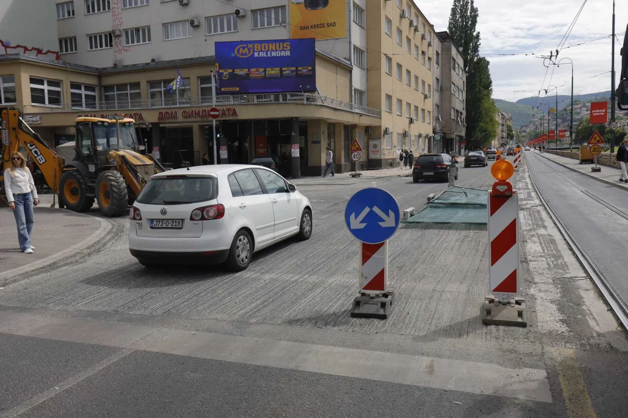 Nastavljeni radovi na obnovi glavne saobraćajnice u Sarajevu/Senad Gubelić