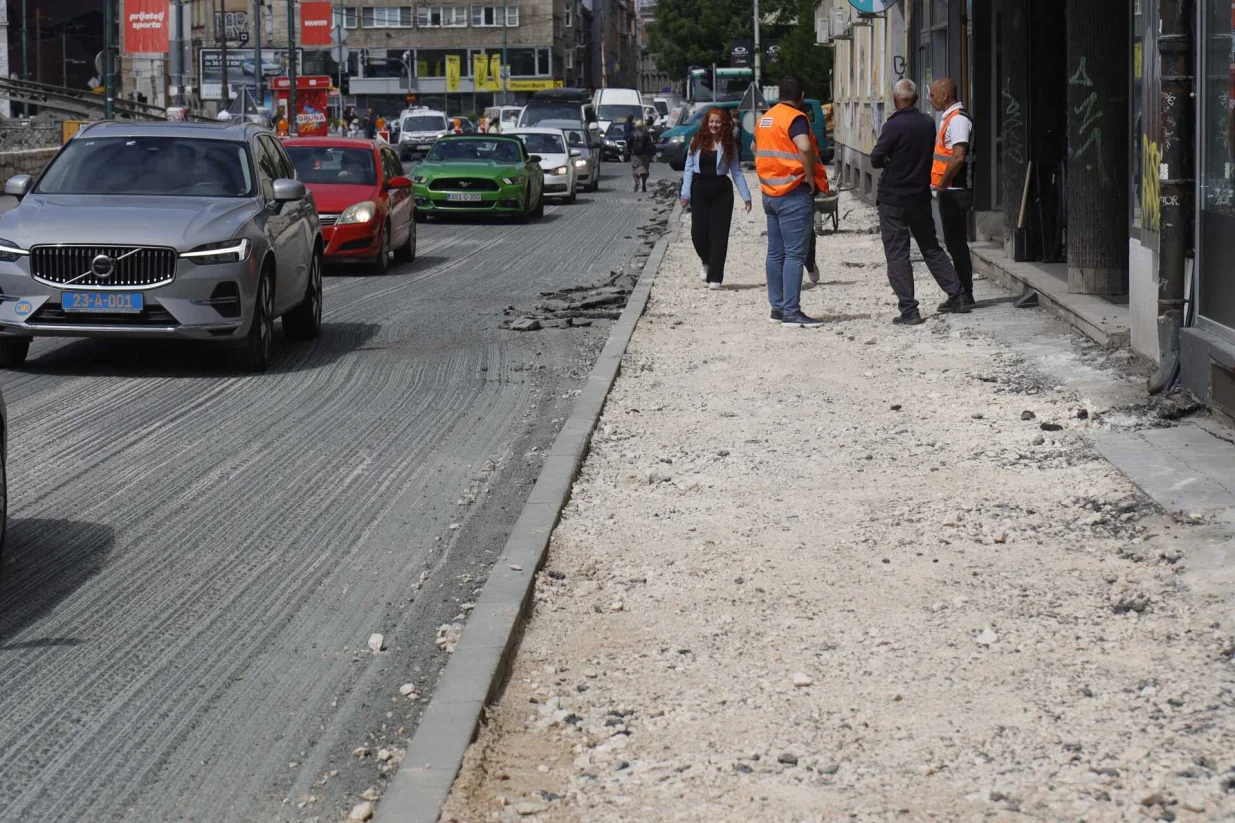 Nastavljeni radovi na obnovi glavne saobraćajnice u Sarajevu/Senad Gubelić