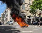 Pariz, Francuska - 19. maj 2025:Taksisti u Parizu protestirali zbog smanjenja naknada za zdravstveni prevoz u Francuskoj. Masovni protesti taksista održavaju se danas u Parizu i drugim gradovima širom Francuske zbog smanjenja naknada za zdravstveni prevoz (Luc Auffret - Anadolu Agency)/