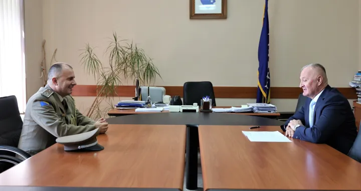 Ministar odbrane BiH Zukan Helez i vojni ataše Srbije u BiH, brigadir Srđan Čavić/Mo Bih