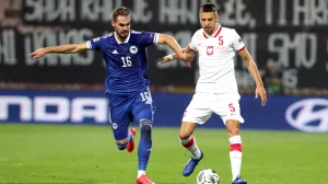 epa08653286 Bosnian's Elvir Koljic (L) in action against Polish Jan Bednarek (R) during the UEFA Nations League soccer match between Bosnia and Poland in Zenica, Bosnia and Herzegovina, 07 September 2020. EPA/FEHIM DEMIR