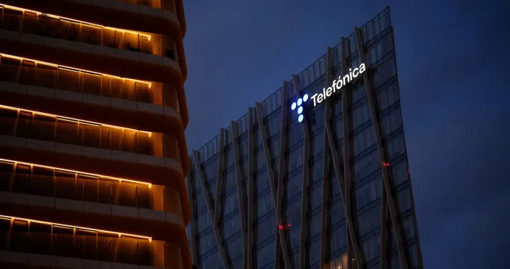 FILE PHOTO: The logo of Spanish telecom company Telefonica is displayed at its headquarters in Barcelona, Spain May 3, 2025. REUTERS/Nacho Doce/File Photo/Nacho Doce
