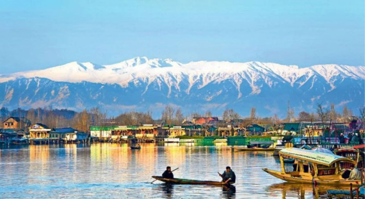 VENECIJA SJEVERNE INDIJE: Srinagar je smješten na nadmorskoj visini od 1.730 metara i ljupkim jezerima Dal i Nagin/