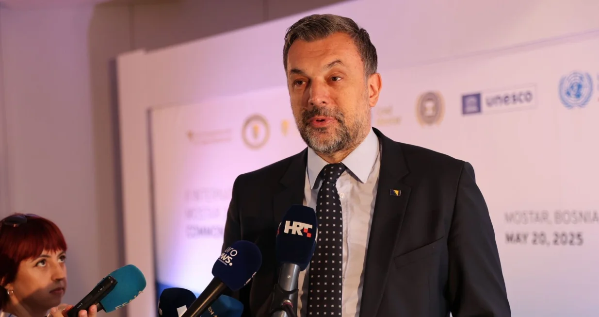 Međunarodna konferencija "MOSTAR 2025: Dijalog za budućnost", održana u utorak u Mostaru, okupila je brojne visoke dužnosnike, stručnjake i predstavnike međunarodne zajednice u povodu obilježavanja 20. godišnjice upisa područja Starog mosta Starog grada Mostara na Listu svjetske baštine UNESCO-a/Emanuel Soca