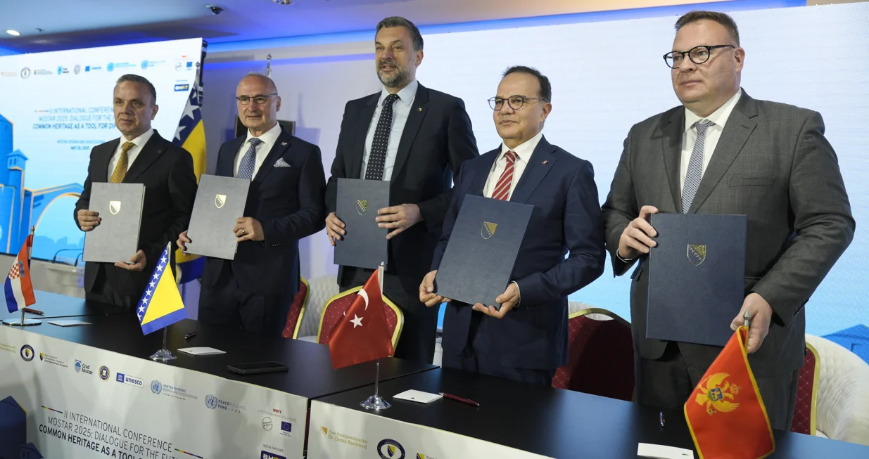 Mostar, BIH - 20. maj 2025:U Mostaru je počela 2. međunarodna konferencija Mostar 2025: Dijalog za budućnost, kojom Ministarstvo vanjskih poslova Bosne i Hercegovine obilježavaa 20. godišnjicu upisa područja Starog mosta Starog grada Mostara na Listu svjetske baštine UNESCO/Anadolija/