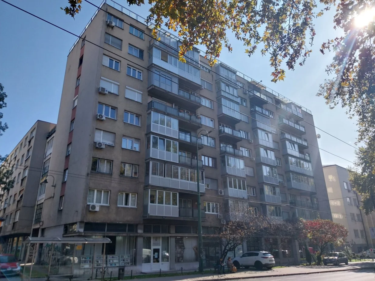 Zgrada u kojoj je veliki pisac živio jedno vrijeme u Sarajevu, u Ul. Đure Đakovića 6a, danas Alipašina/