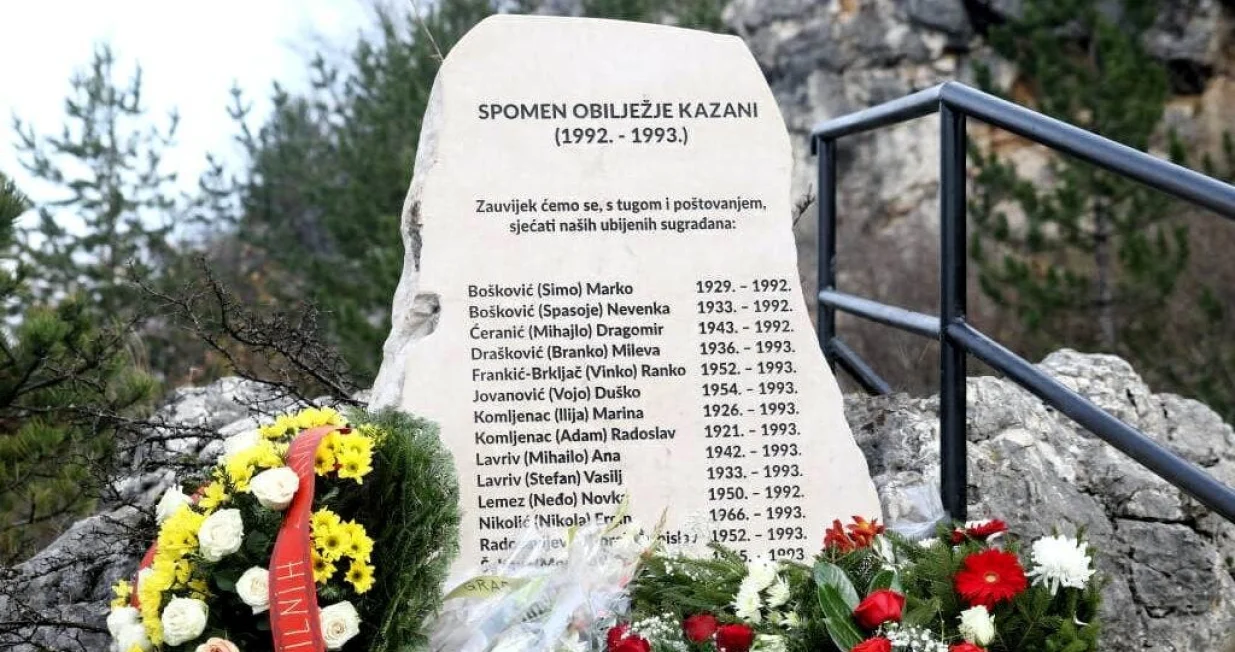 Kazani, spomen ploča/