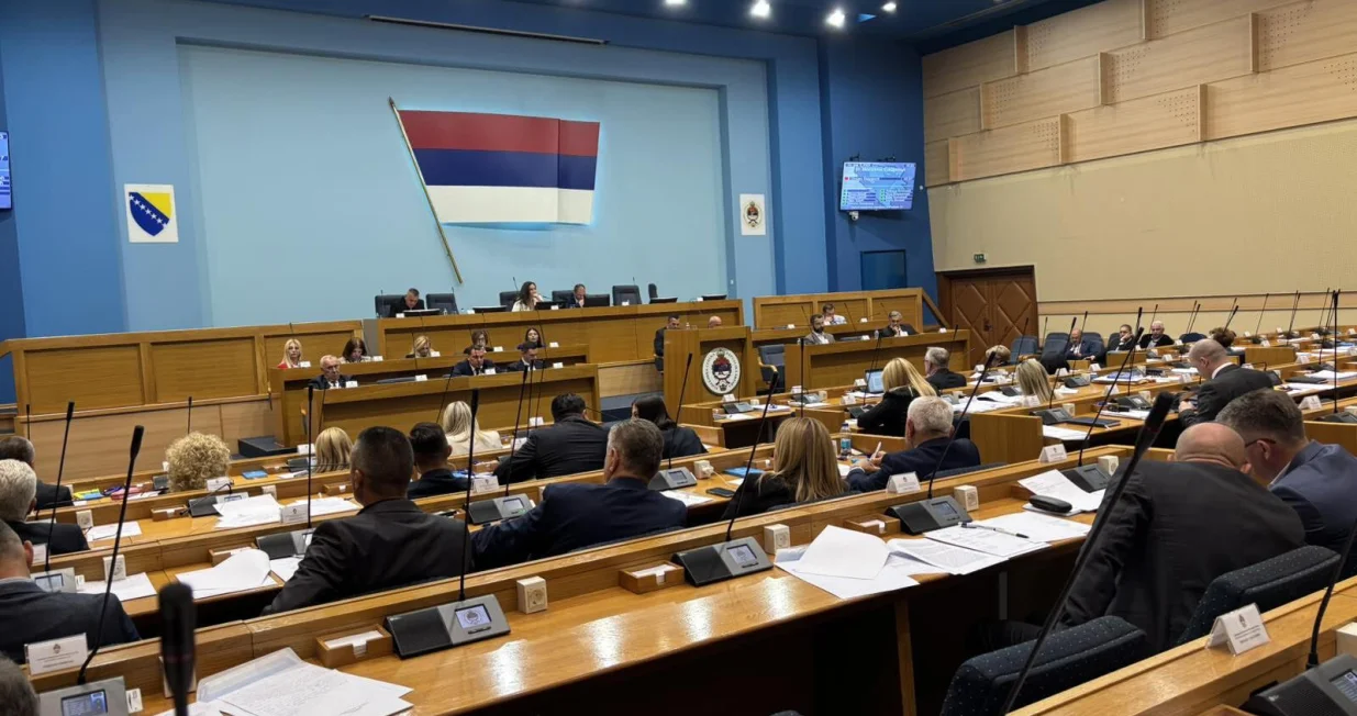 Posebna sjednica Narodne skupštine Republike Srpske zbog veta Željke Cvijanović, angažman EUFOR-a u hapšenju Milorada Dodika/