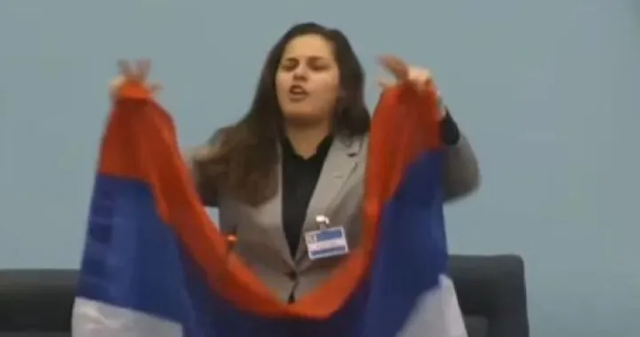 Ljubojević sa zastavom RS-a/Screenshot