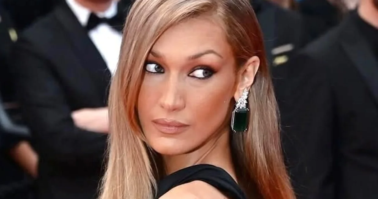 Bella Hadid//