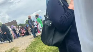 Majka je ostala da sjedi sa strane, pored mezarja/GP Maljevac/