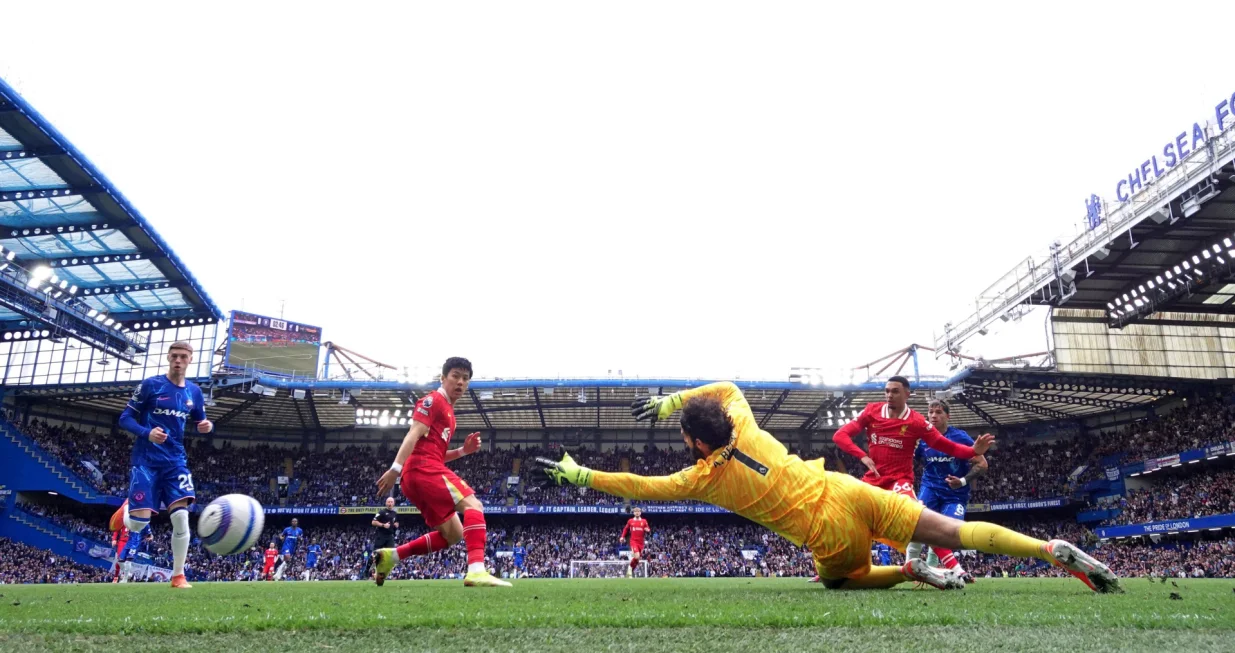 Soccer Football - Premier League - Chelsea v Liverpool - Stamford Bridge, London, Britain - May 4, 2025 Chelsea's Enzo Fernandez scores their first goal REUTERS/David Klein EDITORIAL USE ONLY. NO USE WITH UNAUTHORIZED AUDIO, VIDEO, DATA, FIXTURE LISTS, CLUB/LEAGUE LOGOS OR 'LIVE' SERVICES. ONLINE IN-MATCH USE LIMITED TO 120 IMAGES, NO VIDEO EMULATION. NO USE IN BETTING, GAMES OR SINGLE CLUB/LEAGUE/PLAYER PUBLICATIONS. PLEASE CONTACT YOUR ACCOUNT REPRESENTATIVE FOR FURTHER DETAILS..