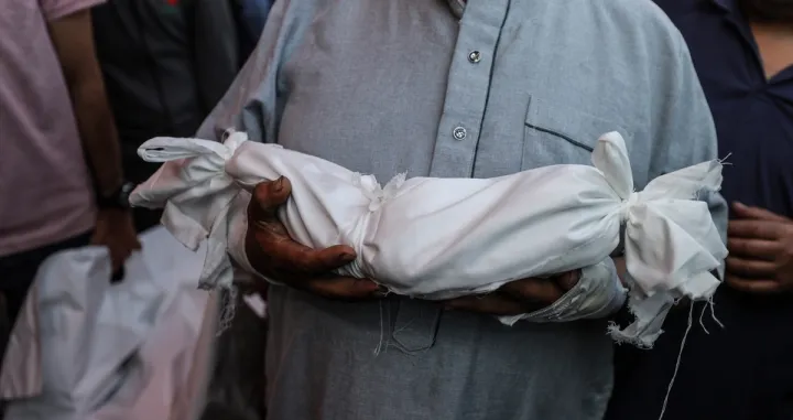 U izraelskom napadu na Deir al-Balah, centralni Pojas Gaze, ubijena je beba stara samo jedan dan/Ali Jadallah