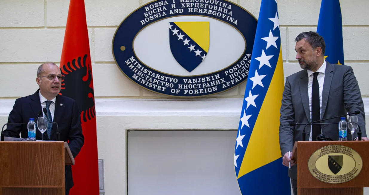 Sarajevo, BiH - 21. maj 2025: Albanija ponavlja snažno protivljenje secionističkoj retorici i unilateralnim potezima pojedinaca koji ugrožavaju teritorijalni integritet i ustavni poredak Bosne i Hercegovine i odredbe mirovnog sporazuma iz Dejtona, poručio je ministar vanjskih poslova Igli Hasani u Sarajevu (Denis Zuberi - Anadolu Agency)/