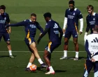 Soccer Football - LaLiga - Real Madrid Training - Ciudad Real Madrid, Valdebebas, Madrid, Spain - May 13, 2025 Real Madrid's Kylian Mbappe, Aurelien Tchouameni and Jude Bellingham with other teammates during training REUTERS/Susana Vera