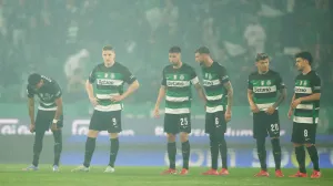 Soccer Football - Primeira Liga - Sporting CP v Gil Vicente - Estadio Jose Alvalade, Lisbon, Portugal - May 4, 2025 Sporting CP's Viktor Gyokeres with teammates before the match REUTERS/Pedro Nunes