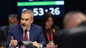 BUDIMPEЕ TA, MAДђARSKA - 21. MAJ:MaД'arski ministar vanjskih poslova i vanjske trgovine Peter Szijjarto doДЌekao je kolege, meД'u kojima turskog ministra vanjskih poslova Hakana Fidana, uoДЌi neformalnog samita ministara vanjskih poslova Organizacije turkijskih drЕѕava u BudimpeЕЎti, MaД'arska, 21. maja 2025. (Murat GГ¶k - Anadolu Agency)/