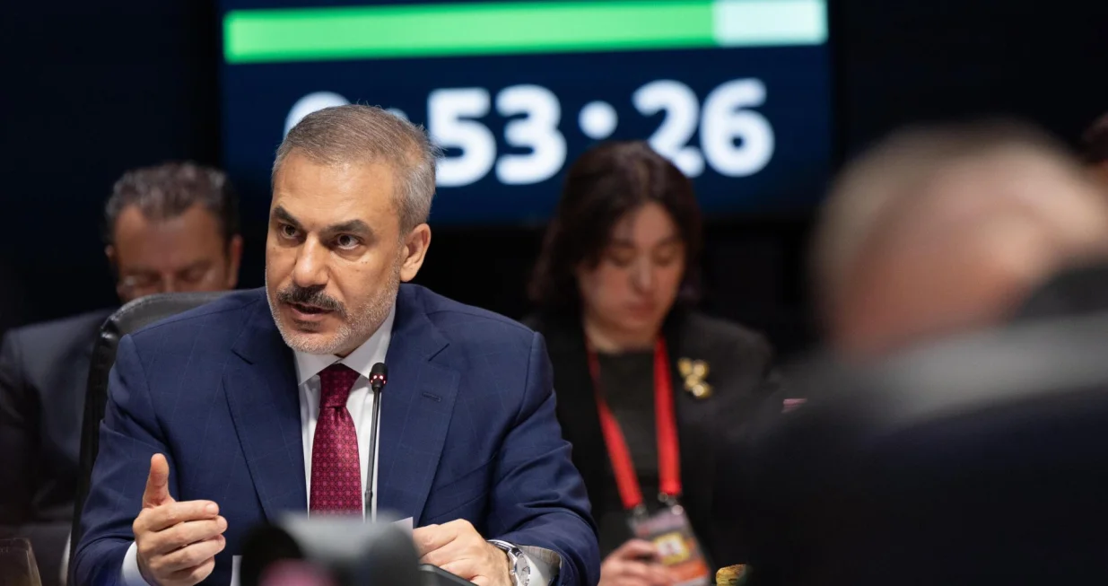 BUDIMPEЕ TA, MAДђARSKA - 21. MAJ:MaД'arski ministar vanjskih poslova i vanjske trgovine Peter Szijjarto doДЌekao je kolege, meД'u kojima turskog ministra vanjskih poslova Hakana Fidana, uoДЌi neformalnog samita ministara vanjskih poslova Organizacije turkijskih drЕѕava u BudimpeЕЎti, MaД'arska, 21. maja 2025. (Murat GГ¶k - Anadolu Agency)/