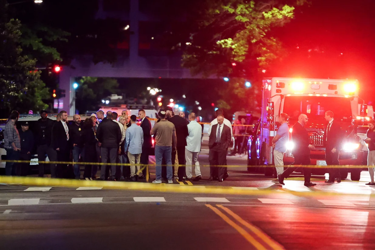U.S. Attorney General Pam Bondi and Israeli Ambassador to the U.S. Yechiel Leiter speak to the law enforcement officials as they visit the site where, according to the U.S. Homeland Security Secretary, two Israeli embassy staff were shot dead near the Capital Jewish Museum in Washington, D.C., U.S. May 22, 2025. REUTERS/Jonathan Ernst/Jonathan Ernst