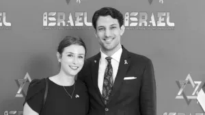 Yaron and Sarah/X/Ambasada Izraela