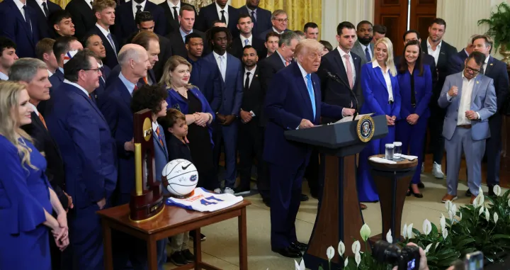 U.S. President Donald Trump speaks as he welcomes the Florida Gators, the 2025 NCAA Men's Division I Basketball Champions, at the White House in Washington, D.C., U.S., May 21, 2025. REUTERS/Evelyn Hockstein/Evelyn Hockstein