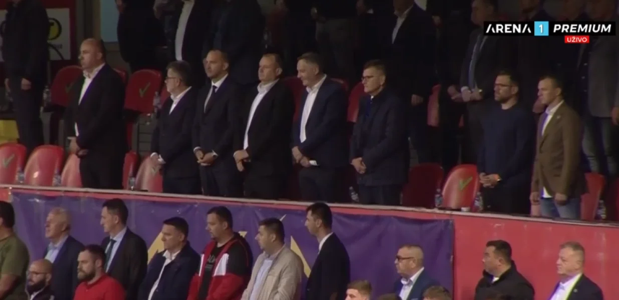 Čelnici N/FSBiH u toku trajanja himne BiH (FOTO: Screenshot/Arena Sport)