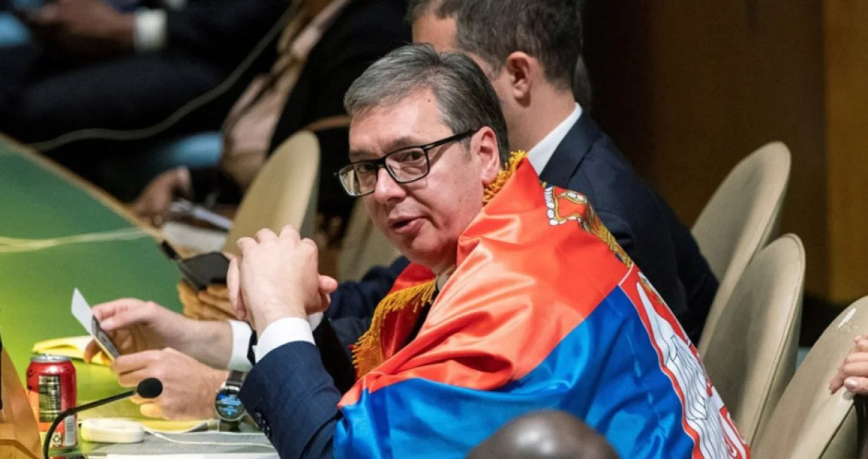Aleksandar Vučić u UN-u, zastava srbije/