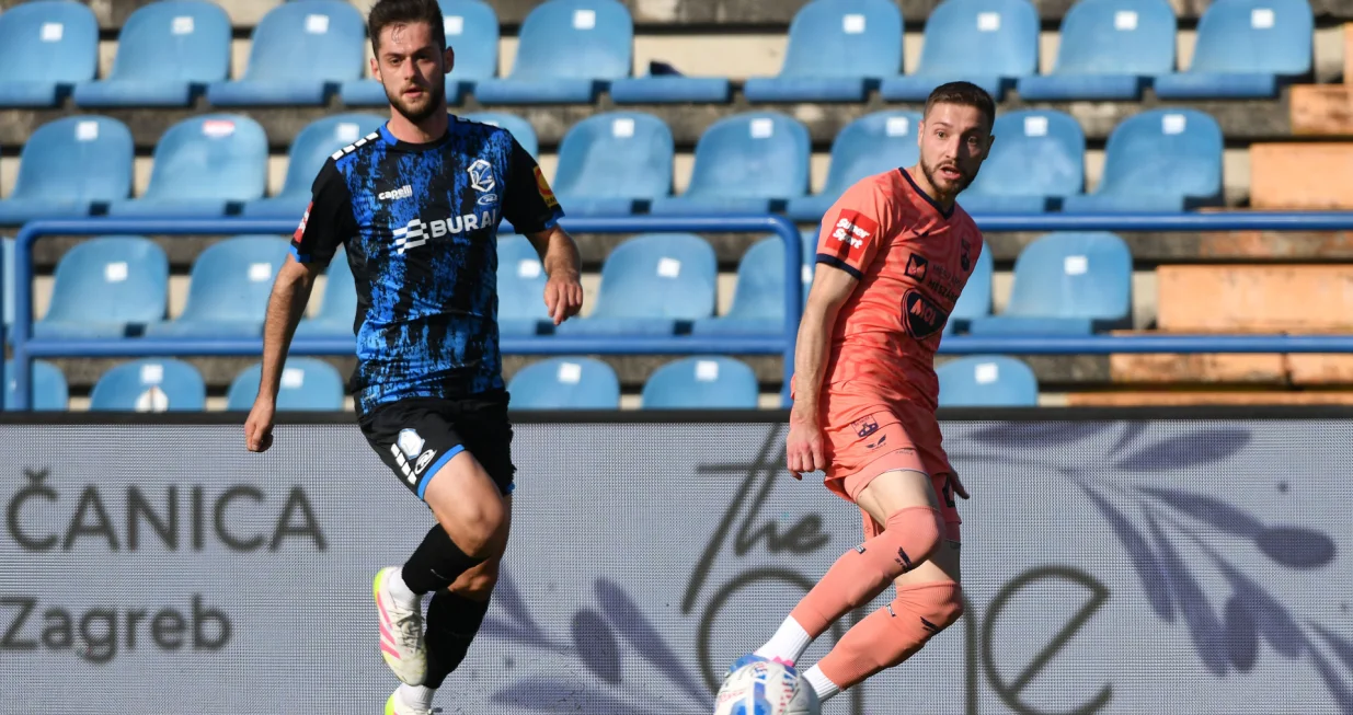 17.05.2025., stadion Varteks, Varazdin - SuperSport HNL, 35. kolo, NK Varazdin - NK Osijek. Tomislav Duvnjak, Roko Jurisic. Photo: Vjeran Zganec Rogulja/PIXSELL