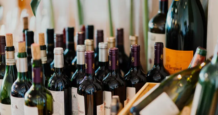 Ni manje ni više nego 45 boca/ Ilustracija/ Unsplash/