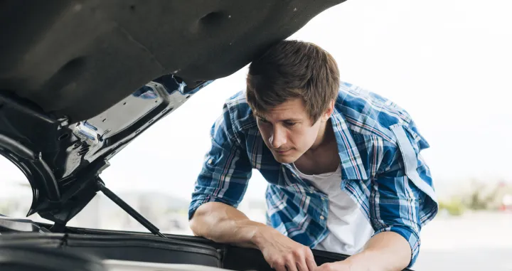 Siguran put počinje s pregledom auta/Freepik