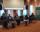 Dvodnevna regionalna konferencija "Zajedno" koju u Sarajevu organizuje Udruženje oboljelih i liječenih od karcinoma dojke i ginekoloških karcinoma "Renesansa" okupila je više od stotinu predstavnika zdravstvenih institucija, međunarodnih organizacija nevladinog i privatnog sektora, ali i onih koji svakodnevno vode borbu s dijagnozom karcinoma/
