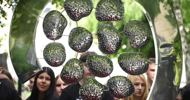 Spomenik banjalučkim bebama/X/