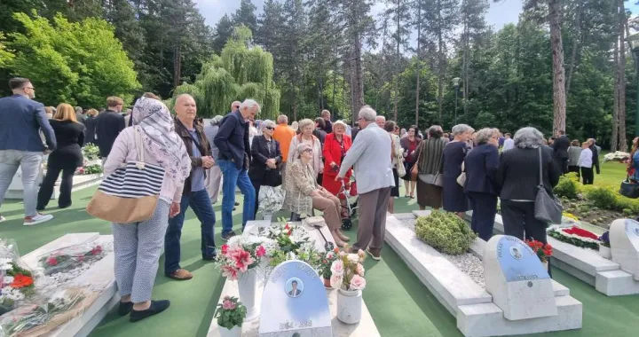 Polaganje cvijeća na Slanoj Banji/Fena/