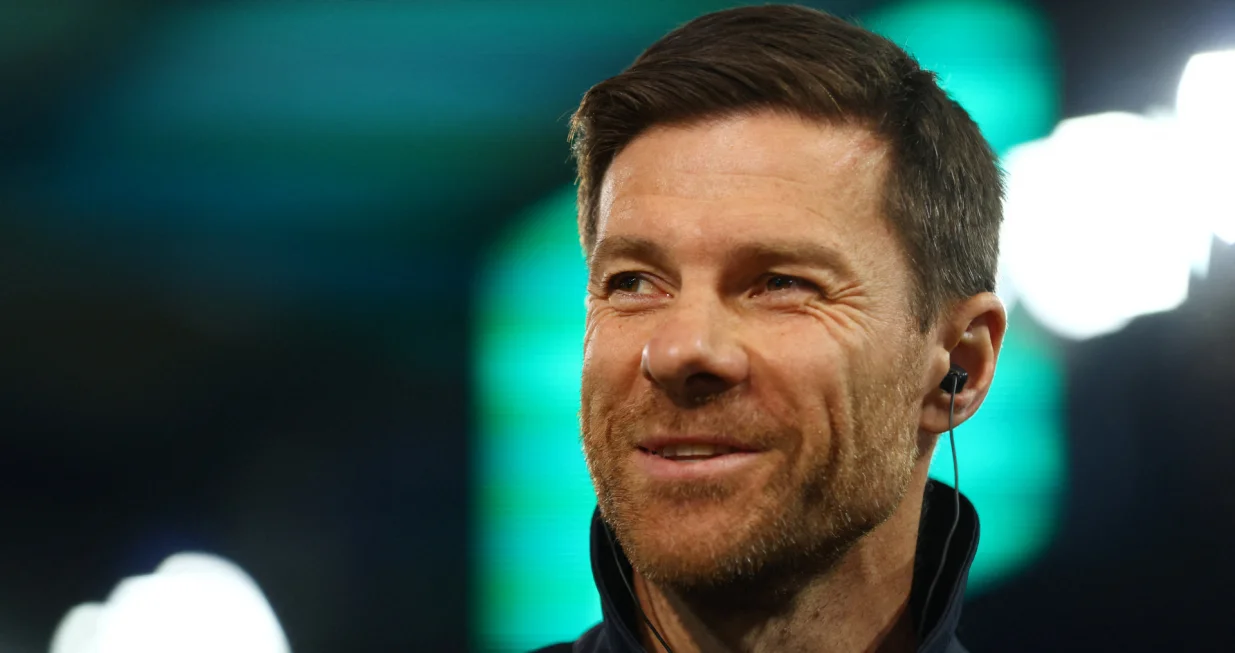 FILE PHOTO: Soccer Football - DFB Cup - Semi Final - Arminia Bielefeld v Bayer Leverkusen - Bielefelder Alm, Bielefeld, Germany - April 1, 2025 Bayer Leverkusen coach Xabi Alonso before the match REUTERS/Thilo Schmuelgen DFB REGULATIONS PROHIBIT ANY USE OF PHOTOGRAPHS AS IMAGE SEQUENCES AND/OR QUASI-VIDEO./File Photo