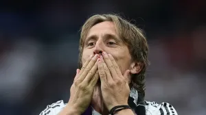 Soccer Football - LaLiga - Real Madrid v Real Sociedad - Santiago Bernabeu, Madrid, Spain - May 24, 2025 Real Madrid's Luka Modric celebrates on the pitch after playing his last LaLiga match for Real Madrid REUTERS/Isabel Infantes
