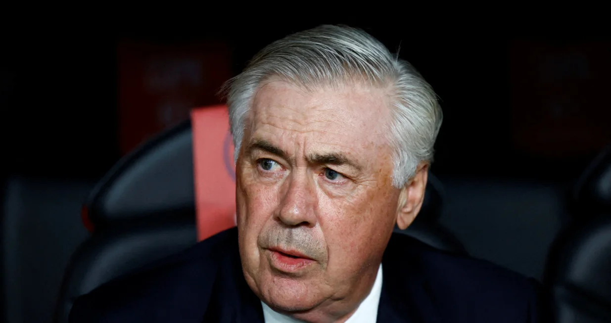 Soccer Football - Copa del Rey - Final - FC Barcelona v Real Madrid - Estadio de La Cartuja, Seville, Spain - April 26, 2025 Real Madrid coach Carlo Ancelotti looks on before the match REUTERS/Borja Suarez