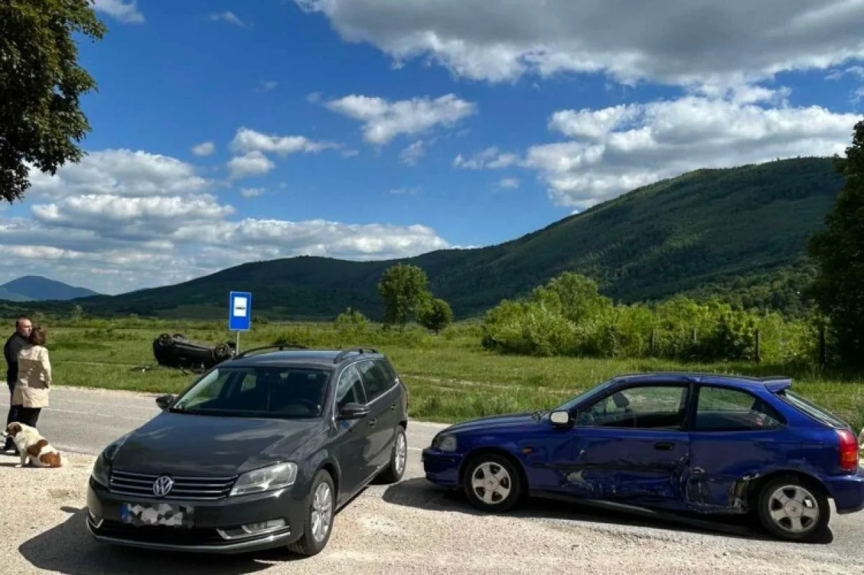 Saobraćajna nesreća na Manjači, učestvovala tri automobila/Srna