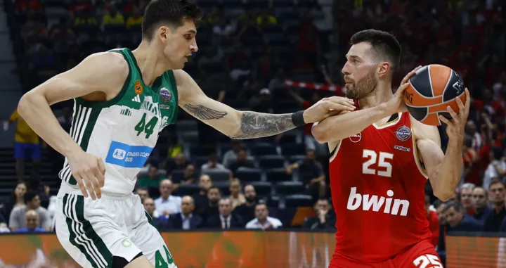 Basketball - EuroLeague Final Four - Third Place - Olympiacos v Panathinaikos - Etihad Arena, Abu Dhabi, United Arab Emirates - May 25, 2025 Olympiacos' Alec Peters in action with Panathinaikos' Konstantinos Mitoglou REUTERS/Rula Rouhana