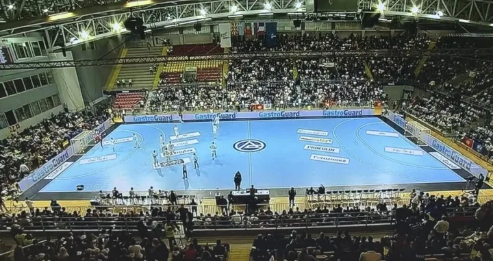 Gosti su došli sa više navijača od dozvoljenog broja (FOTO: 24rakomet.mk)