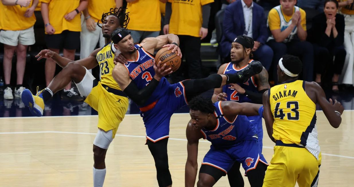 May 25, 2025; Indianapolis, Indiana, USA; New York Knicks guard Josh Hart (3) and Indiana Pacers forward Aaron Nesmith (23) battle for control of the ball during the fourth quarter of game three of the eastern conference finals for the 2025 NBA Playoffs at Gainbridge Fieldhouse. Mandatory Credit: Trevor Ruszkowski-Imagn Images
