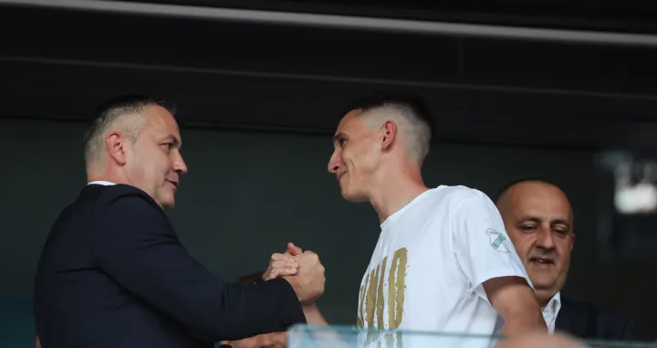 25.05.2025., stadion HNK Rijeka, Rijeka - SuperSport HNL, 36. kolo, HNK Rijeka pobjedom nad NK Slaven Belupo postala je prvak Hrvatske. dodjela medalja igracima HNK Rijaka. Marijan Kustic, Aleksa Todorovic, Luka Menalo Photo: Sanjin Strukic/PIXSELL