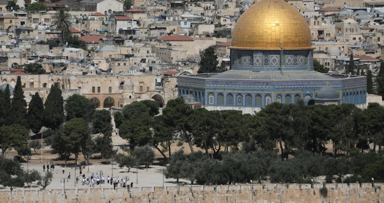 JERUSALEM - 26. MAJ: Vi&scaron;e od 900 izraelskih doseljenika, uključujući članove Knesseta, upalo je u kompleks džamije Al-Aksa u okupiranom Istočnom Jerusalemu u ponedjeljak, obilježavajući godi&scaron;njicu izraelske okupacije grada (Gazi Samad - Anadolu Agency)/