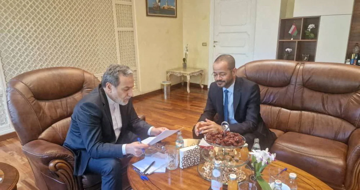 Iran's Foreign Minister Abbas Araghchi meets with Oman's Foreign Minister Sayyid Badr al-Busaidi at the Omani Embassy in Rome, Italy, May 23, 2025. Iranian Foreign Ministry/WANA (West Asia News Agency)/Handout via REUTERS ATTENTION EDITORS - THIS PICTURE WAS PROVIDED BY A THIRD PARTY./Iranian Foreign Ministry