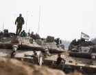 Israeli soliders stand next tanks parked near the Israel-Gaza border, amid the ongoing conflict between Israel and Hamas, in Israel, May 19, 2025 REUTERS/Ronen Zvulun/Ronen Zvulun
