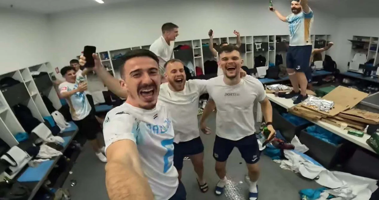 Stjepan Radeljić slavi titulu sa saigračima (FOTO: Screenshot)