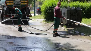 Dobrinja čišćenje ulica: trg zlatnih ljiljana/Senad Gubelić